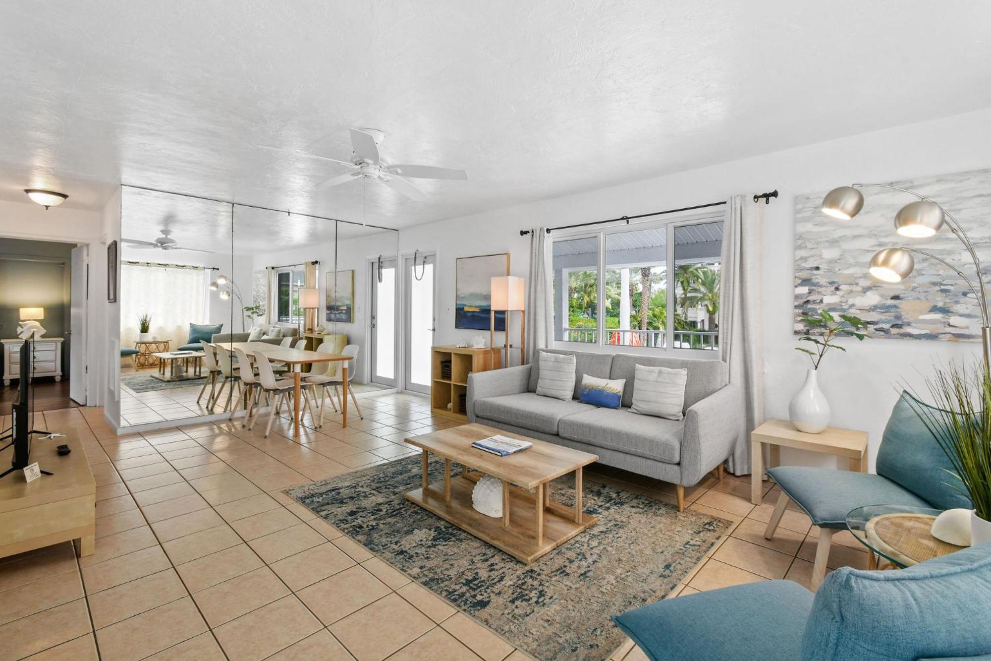 Sunshine Shores Boutique Apartments Palm Beach Shores Exterior foto